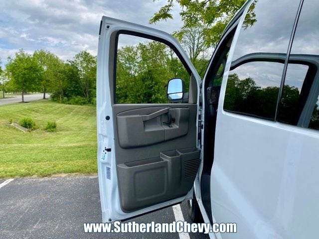 2024 Chevrolet Express Passenger 3500 1LT