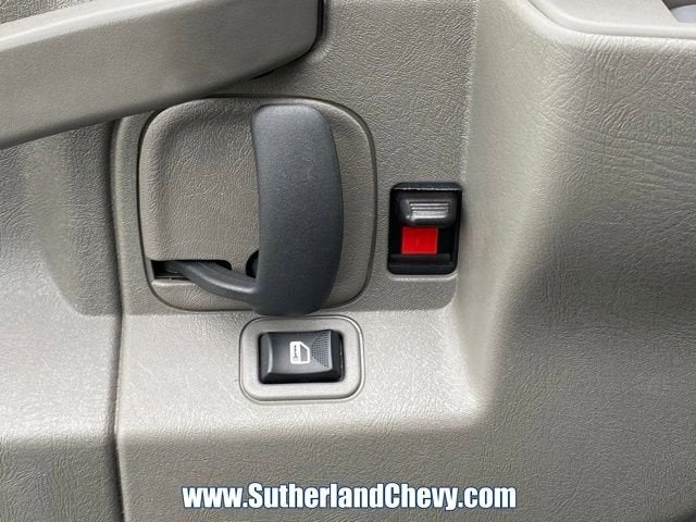 2024 Chevrolet Express Passenger 3500 1LT