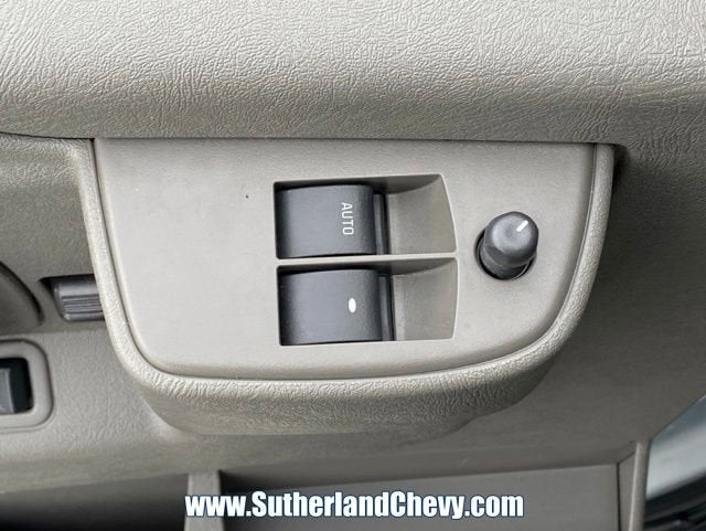 2024 Chevrolet Express Passenger 3500 1LT