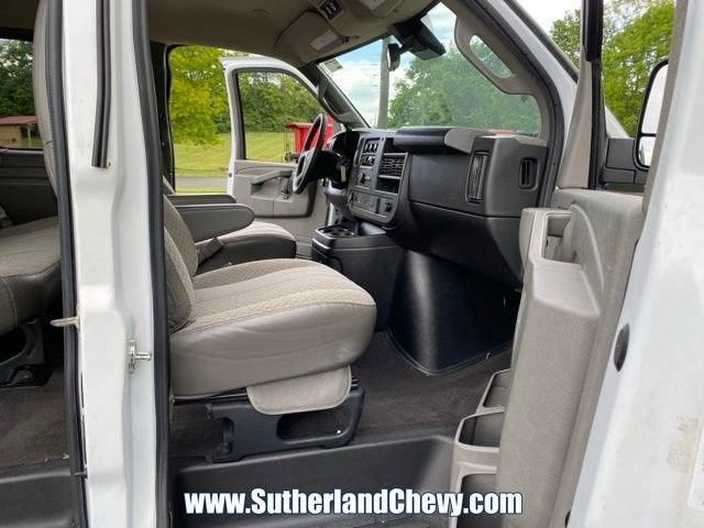 2024 Chevrolet Express Passenger 3500 1LT