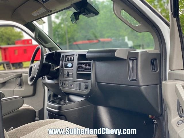 2024 Chevrolet Express Passenger 3500 1LT