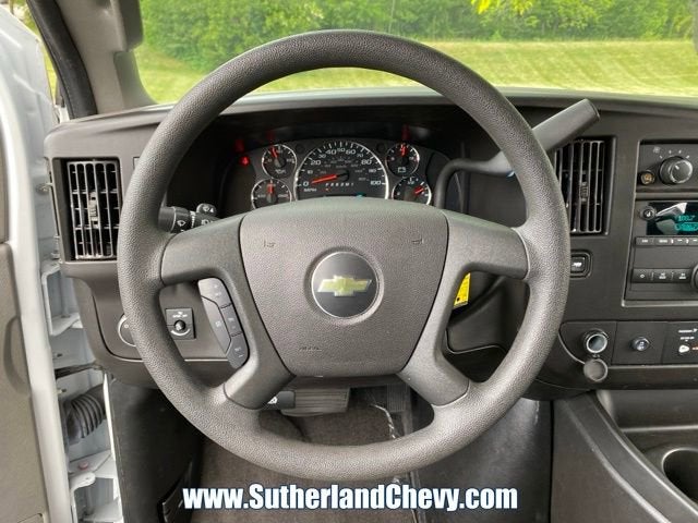 2024 Chevrolet Express Passenger 3500 1LT