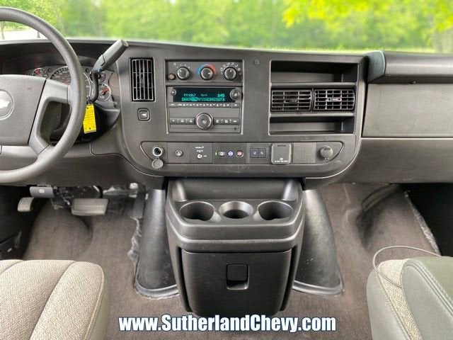 2024 Chevrolet Express Passenger 3500 1LT