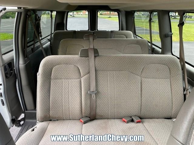 2024 Chevrolet Express Passenger 3500 1LT