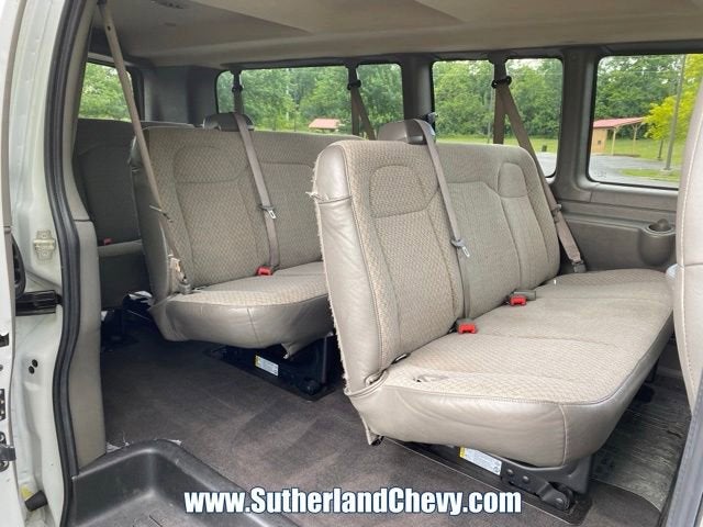 2024 Chevrolet Express Passenger 3500 1LT