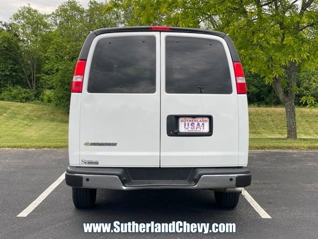 2024 Chevrolet Express Passenger 3500 1LT