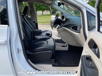 2023 Chrysler Pacifica Touring L