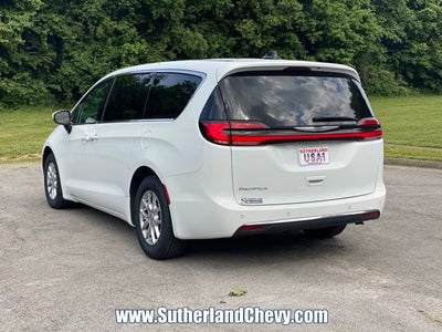 2023 Chrysler Pacifica Touring L
