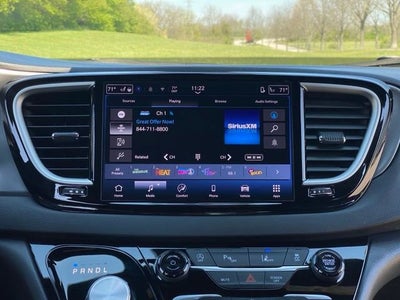 2025 Chrysler Pacifica Select