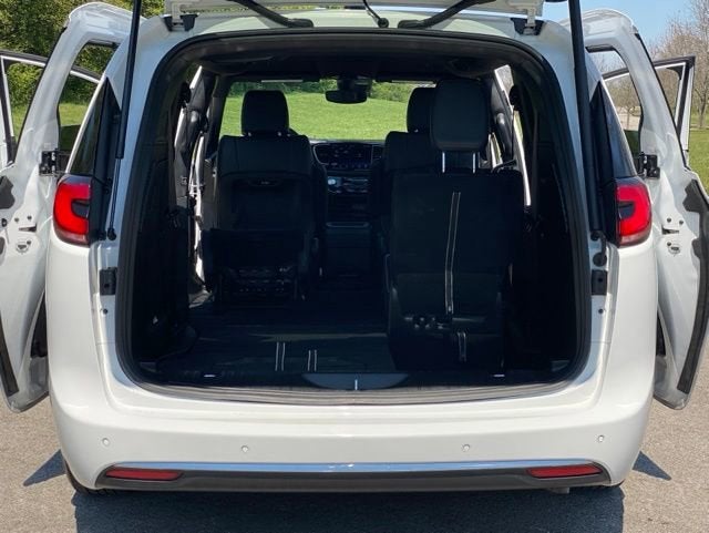 2025 Chrysler Pacifica Select