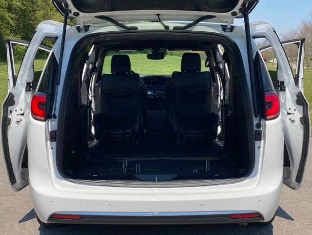 2025 Chrysler Pacifica Select