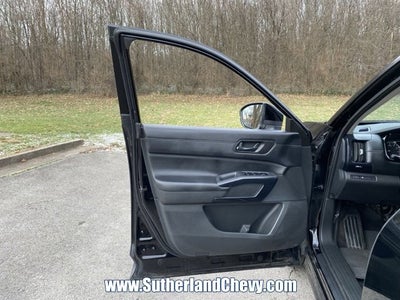 2024 Nissan Pathfinder SV