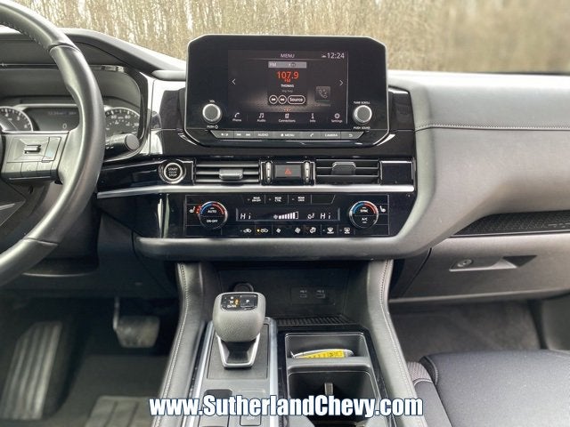 2024 Nissan Pathfinder SV