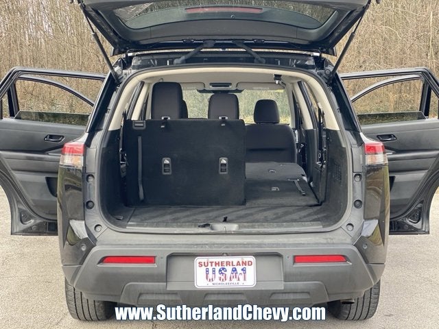 2024 Nissan Pathfinder SV