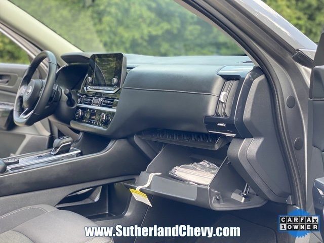 2024 Nissan Pathfinder SV