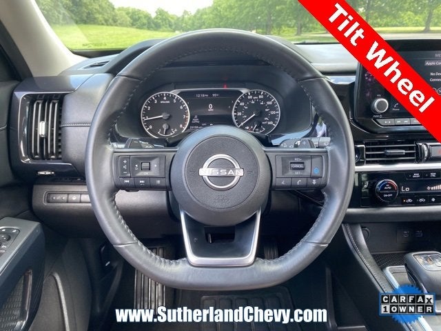 2024 Nissan Pathfinder SV