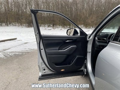 2022 Toyota Highlander Hybrid XLE