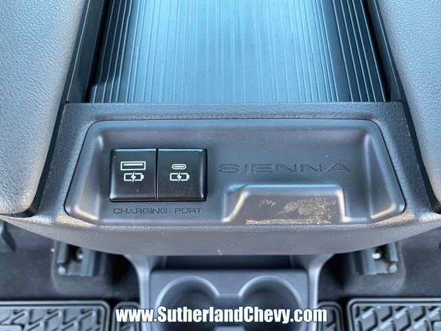 2024 Toyota Sienna LE