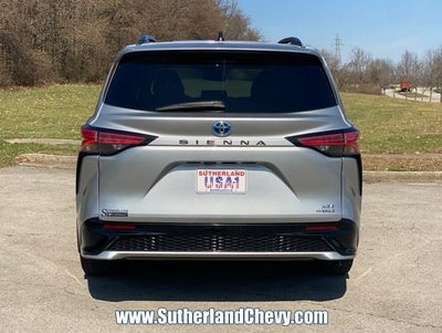 2024 Toyota Sienna LE