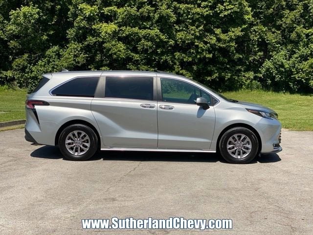 2024 Toyota Sienna XLE