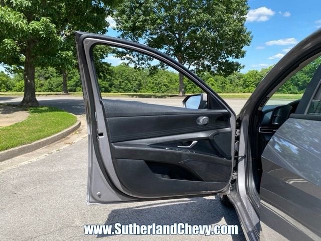 2023 Hyundai Elantra SE