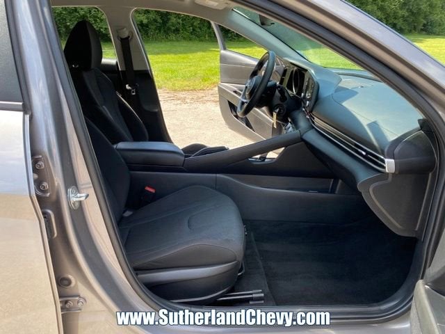 2023 Hyundai Elantra SE