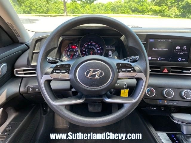 2023 Hyundai Elantra SE