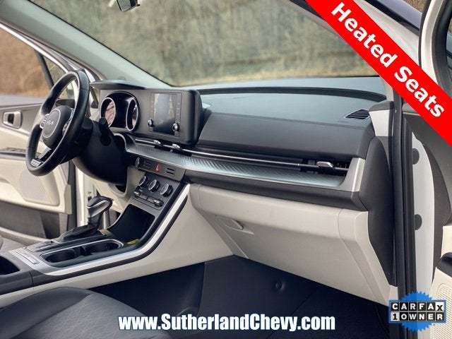 2024 Kia Carnival LX