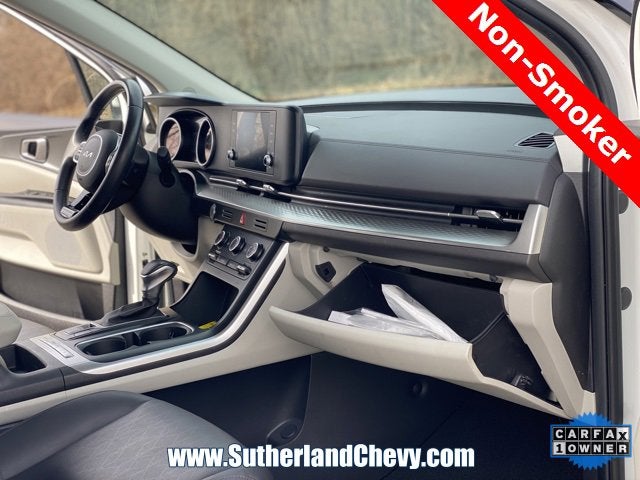 2024 Kia Carnival LX