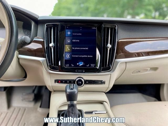 2017 Volvo S90 Momentum
